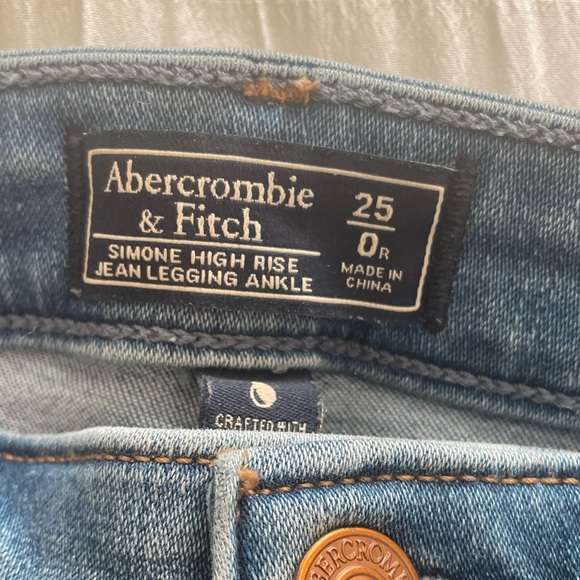 Abercrombie High Rise Skinny Jeans - size 25 - Picture 2 of 3